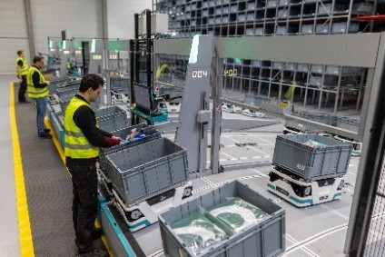 Sistema Exotec Skypod in un magazzino robotizzato Goods-to-Person