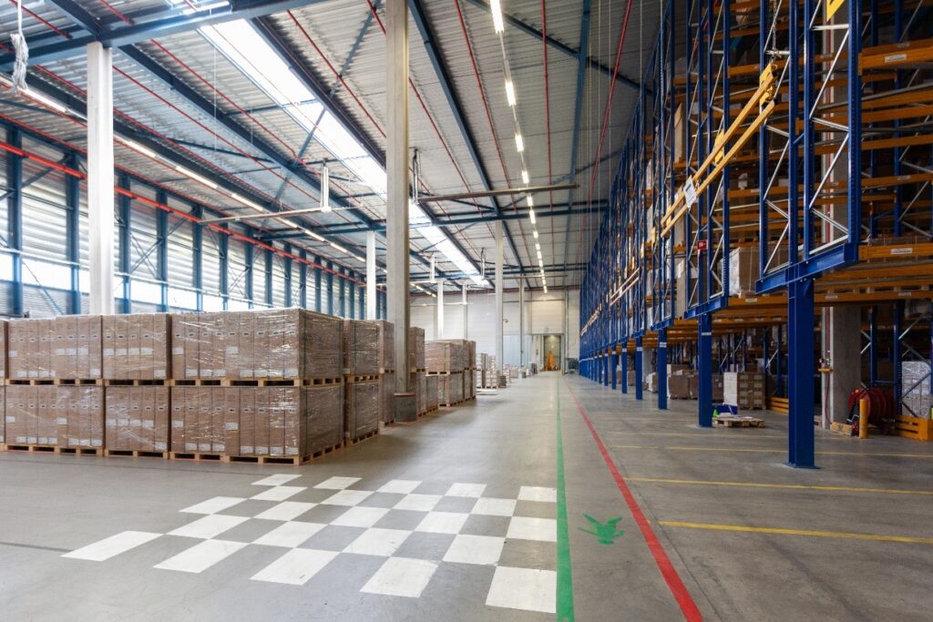 Example of automated warehouse with 3PL logistics management