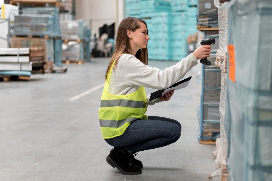Roller conveyor system for automated warehouse