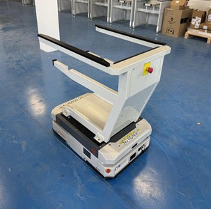 Robot AMR per movimentazione automatizzata automotive