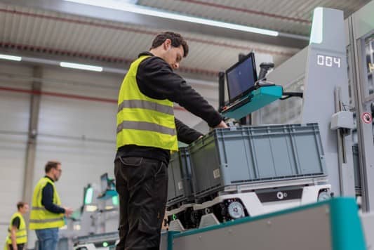 Skypod system for an automated distribution centre